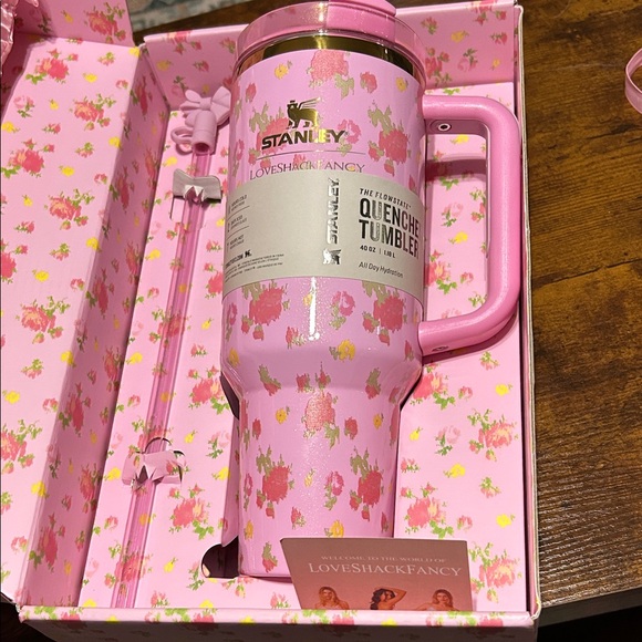 Stanley 1913 x LoveShackFancy Quencher H2.0 Flowstate™ Tumbler | 40 OZ - Picture 3 of 6